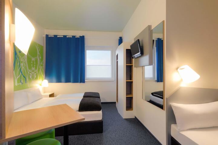 Room 9 of 26