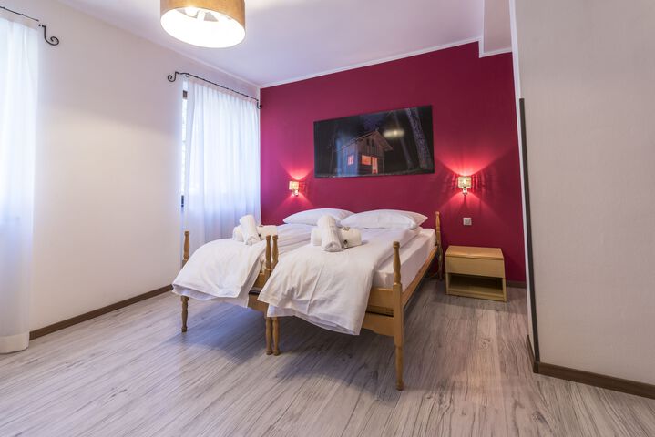 Room 5 of 11