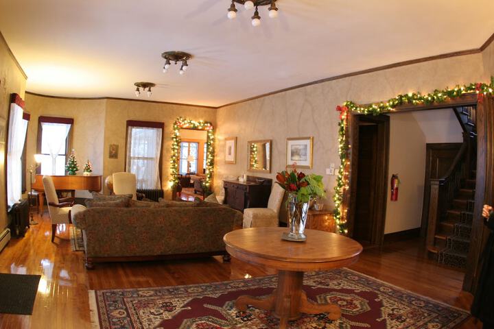 Guest Lobby