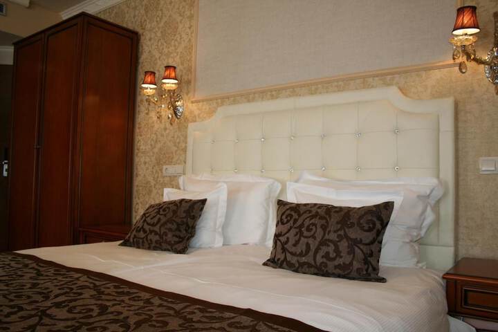 Room 16 of 40