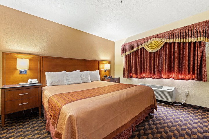 1 King Bed (15 of 16)