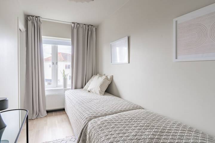 Room 35 of 146
