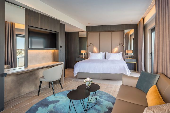 Room 32 of 115