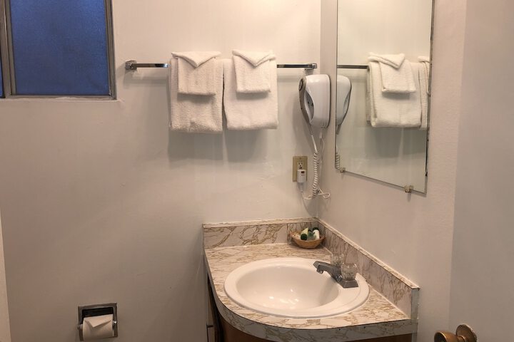 Bathroom sink