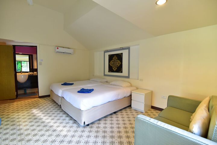 Room 16 of 165