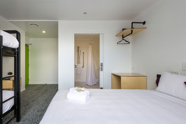 Room 6 of 69