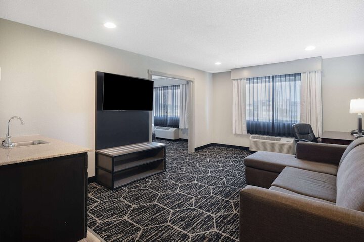 Room 13 of 27