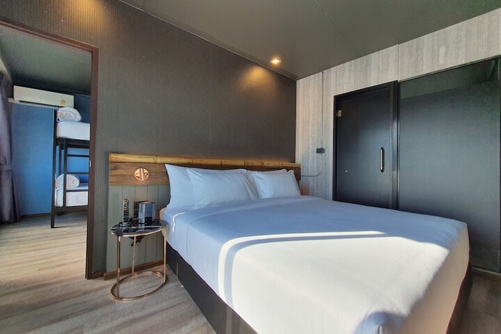 Room 27 of 98