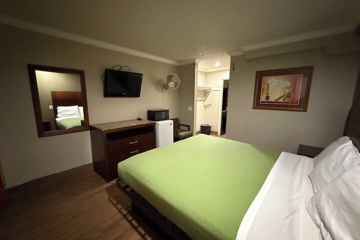 Room 17 of 30
