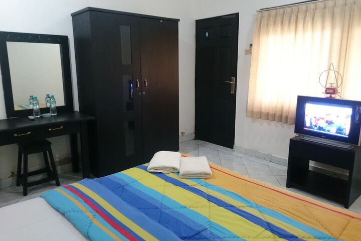Room 7 of 33