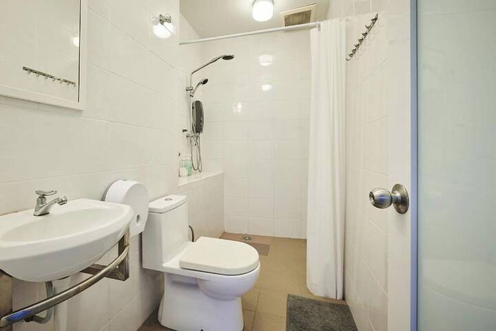 Room 5 of 25