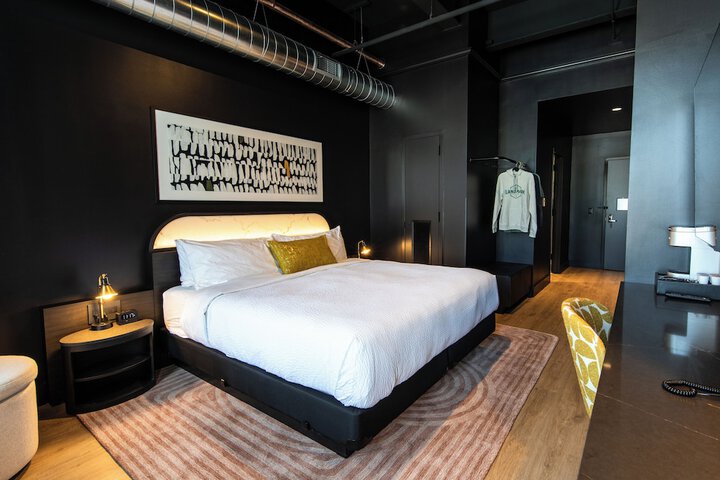 Room 10 of 34