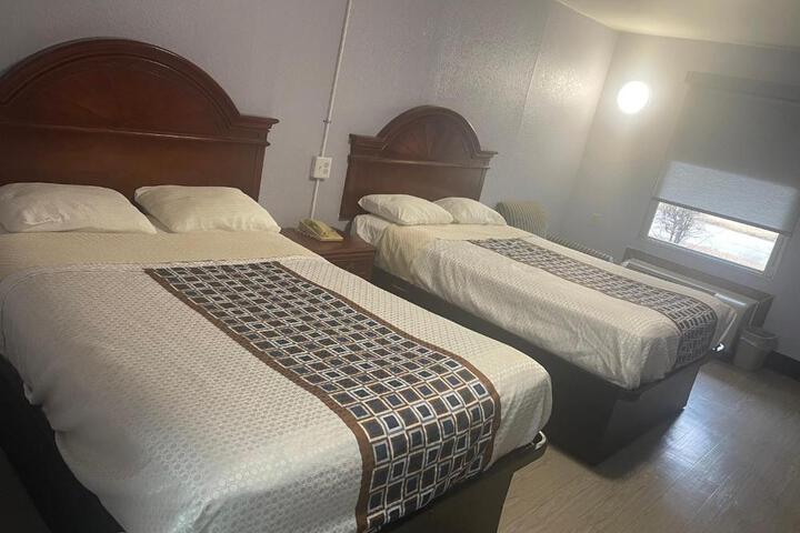 2 Double Beds (13 of 15)
