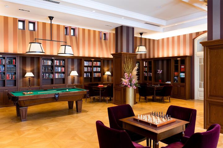 Lounge 78 of 92