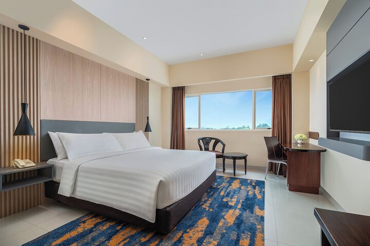 Room 6 of 33