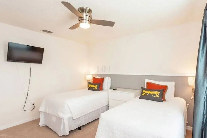 Room 6 of 22