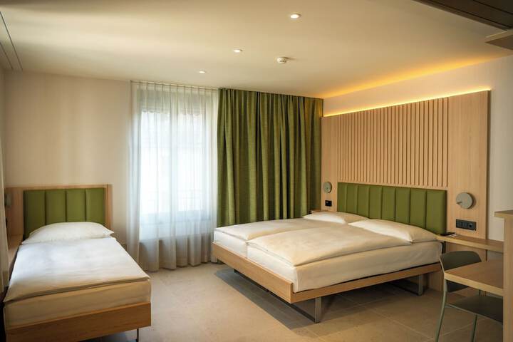 Room 5 of 16