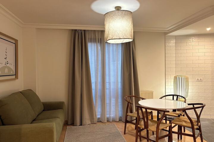 Room 4 of 32