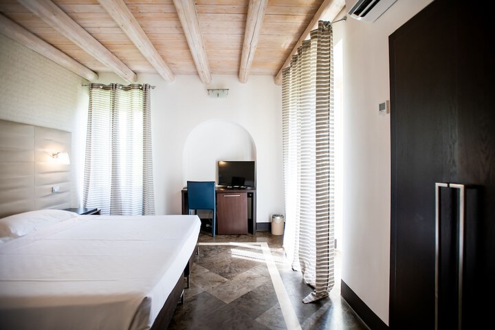Room 25 of 96