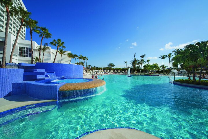 Hotel with Pool