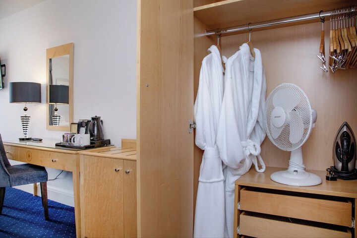 Room 13 of 64