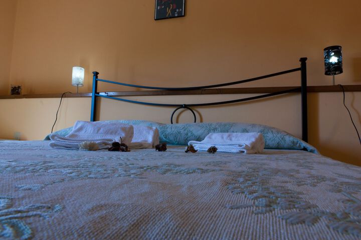 Room 6 of 28