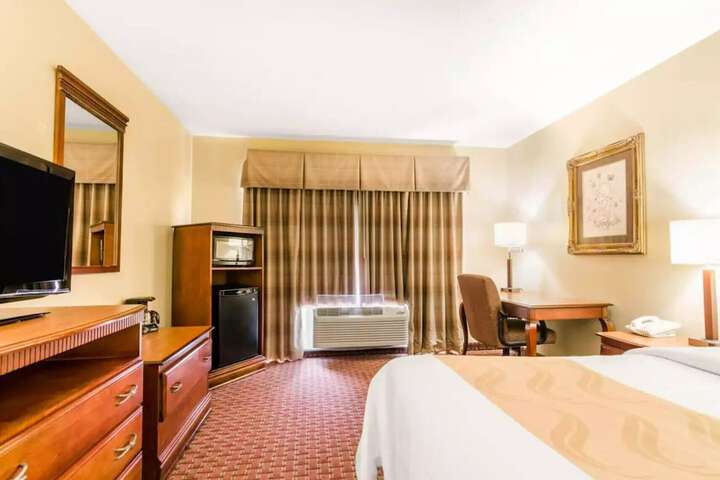 Pet Deluxe Double Room (2 of 11)