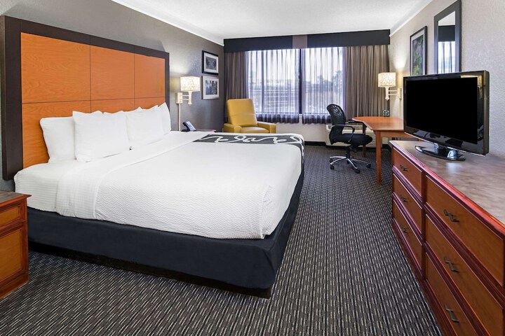 Room 8 of 30