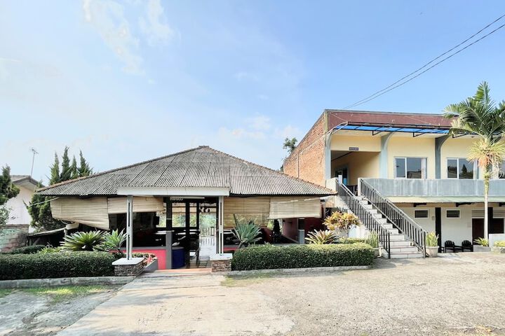 The Kanzi Hotel & Village