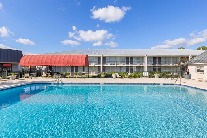 Pools & Facilities