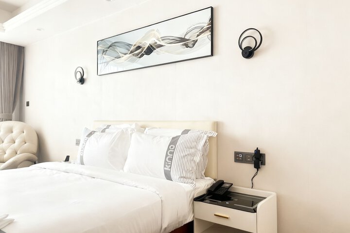 Room 10 of 33