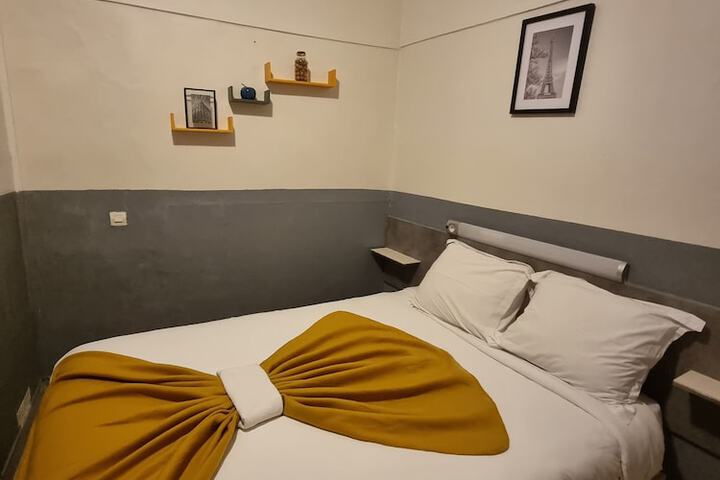 Room 3 of 12