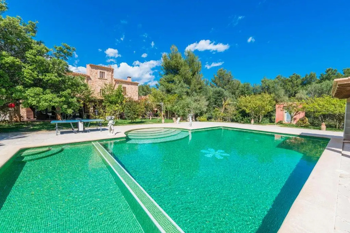 Pool 11 of 25