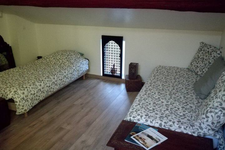 Room 4 of 8