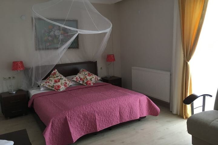 Room 3 of 96