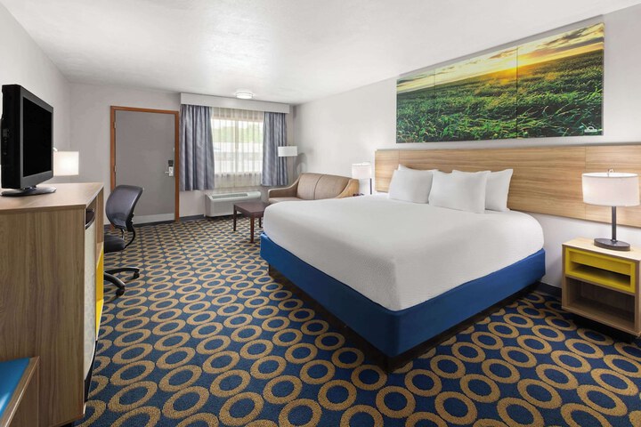 1 King Bed (7 of 13)