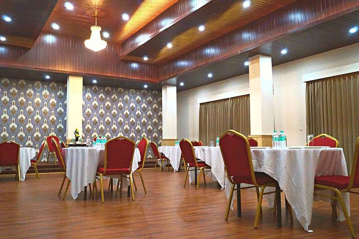 Ballroom/Hall 93 of 114