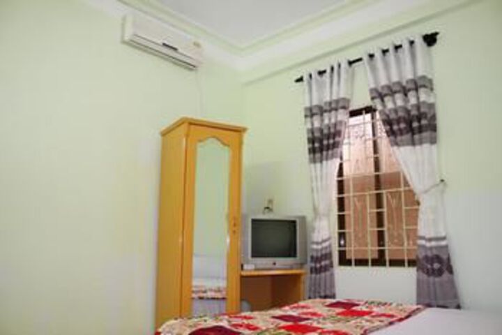 Room 4 of 14