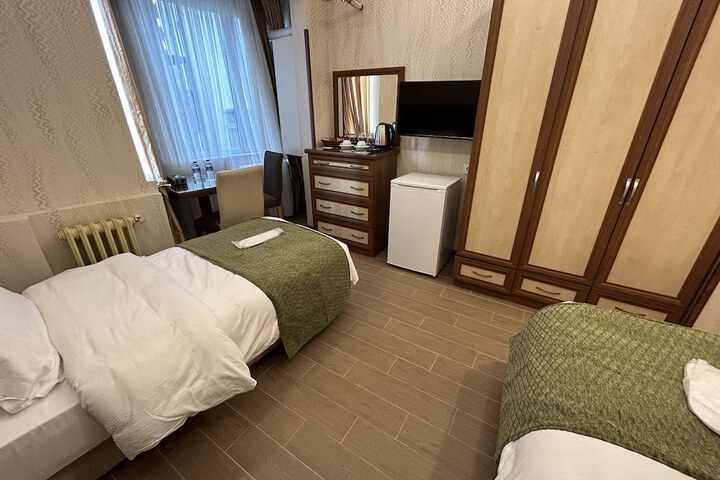 Room 47 of 95