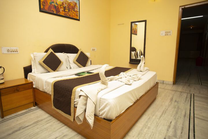 Room 9 of 26