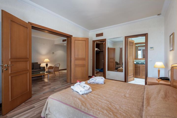 Room 43 of 138