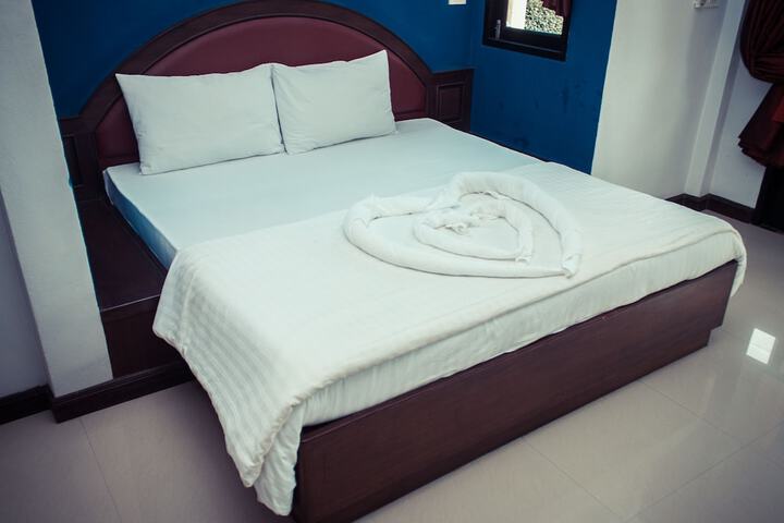 Room 2 of 37