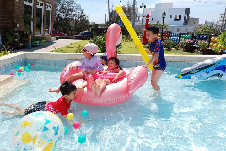 Pool 20 of 31