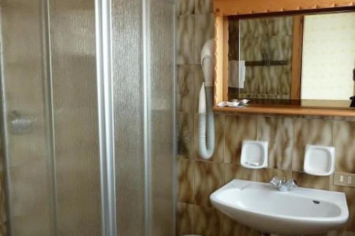 Room 15 of 29
