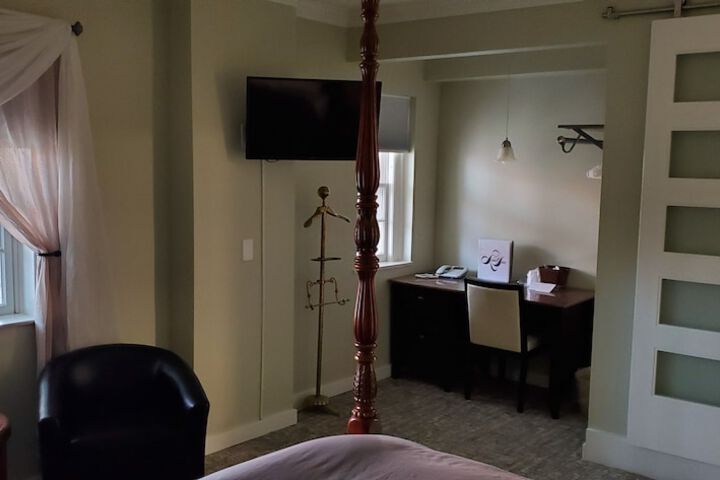 Room 119 of 206