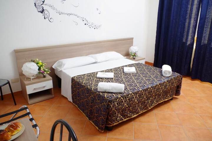 Room 2 of 12