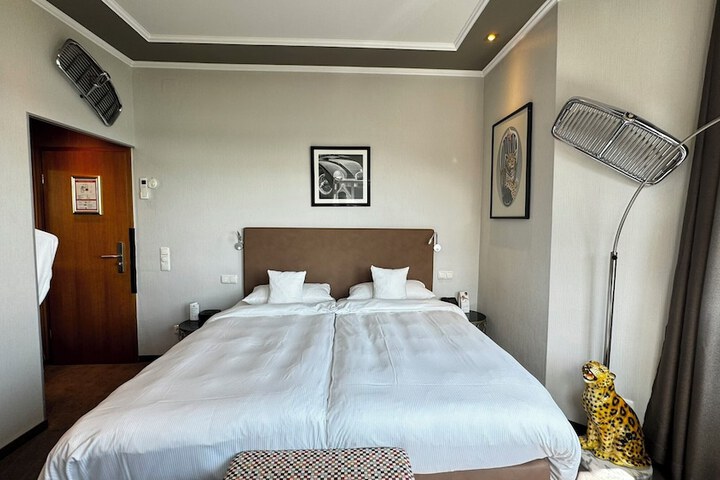 Room 28 of 113