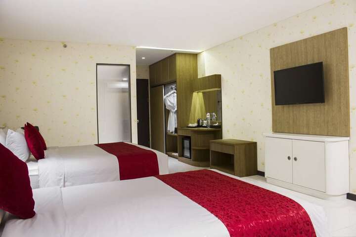 Room 8 of 30