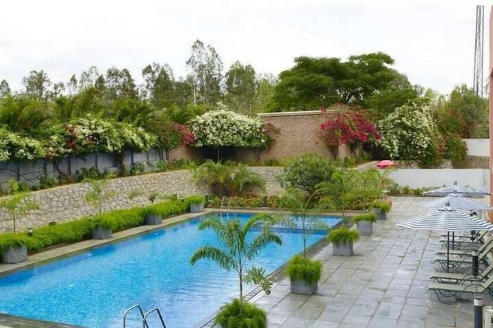 Hotel with Pool