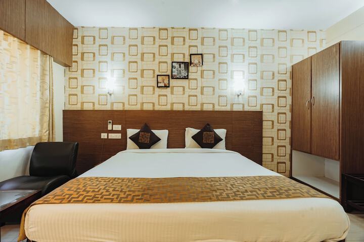 Room 9 of 30